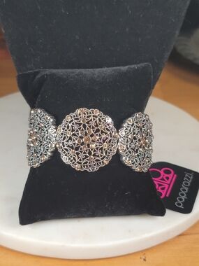 Filigree Round Stretch Bracelet in Silver and Champagne